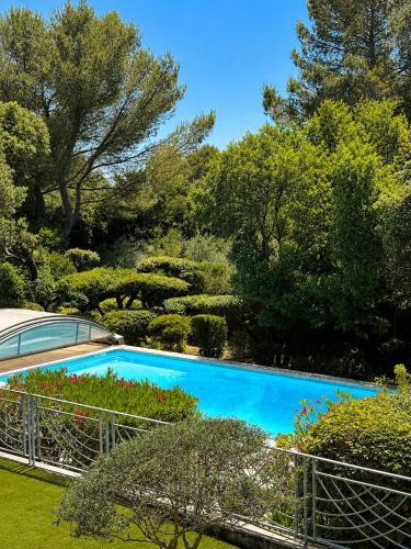 Studio Climatise Avec Grande Piscine Privative Et Parking - Avignon