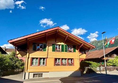 Cosy apartment in heritage protected swiss chalet in Interlaken, Schweiz