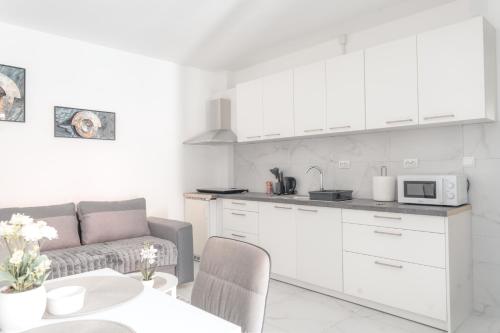 Nora Apartments