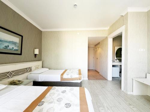 Romance Beach Hotel Room Type - Family Room (4 Adults)