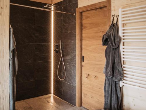 Romantikchalet Vogelnest mit Whirlpool, Kamin, Balkon & Terrasse in Vorra, Deutschland