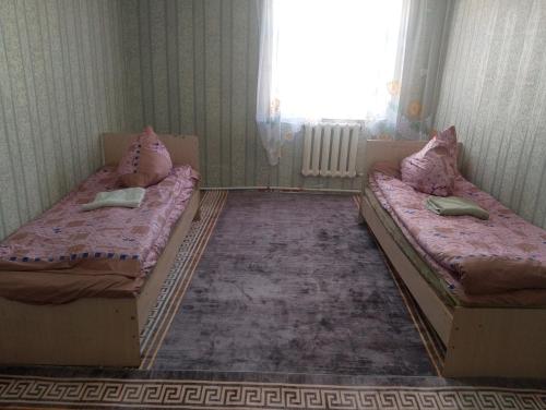2 twin beds