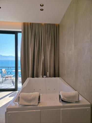 Suite, sea view, jacuzzi