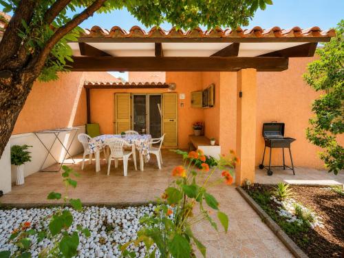 Mirto Beachside Apartment - 2BR - Wi-Fi - AC - 100m from the Beach - BBQ - Parking