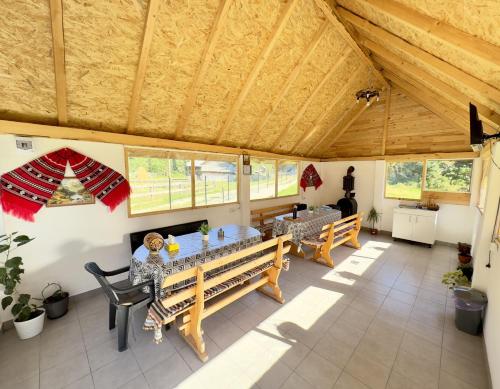Cabana de Sub Deal Arieșeni (Cabana de Sub Deal Arieseni) in Arieseni