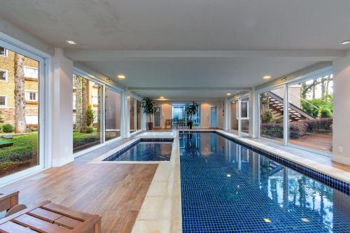 Belissimo Apto Com Lareira E Piscina Aquecida! - Gramado