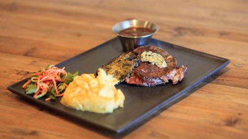 Ételek és italok, Beadon Bay Hotel in Onslow