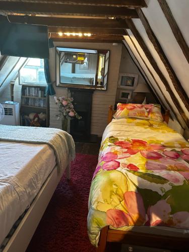 1 double bed, 1 twin bed