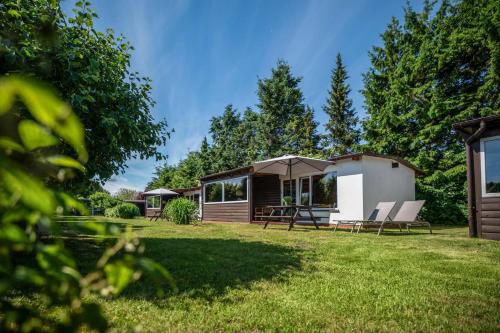 2 bedrooms, 5 beds