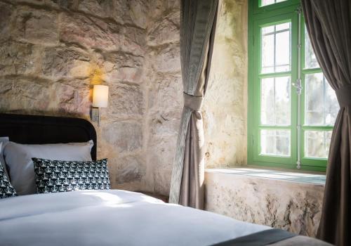 Heleni Hotel Room Type - Classic Room with Balcony