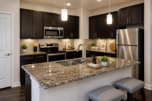 Luxury 1bedroom 1Bath Turtle Creek Luxe Suites - image 5