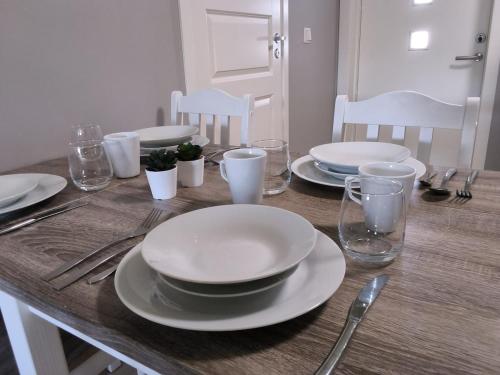 Modern 1BR City Centre Apt - Sleeps 4 in Otta