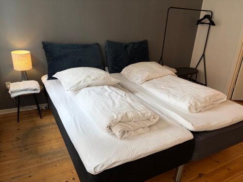 2 bedrooms, 4 beds