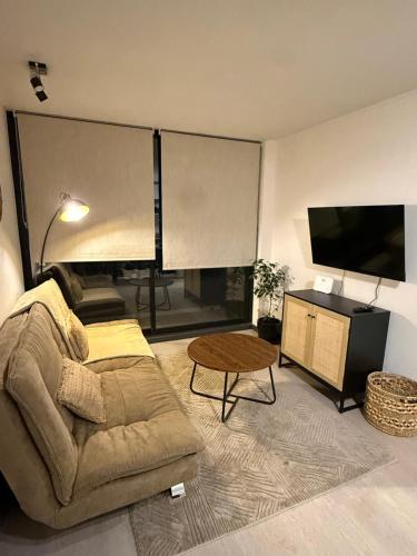 Depto 2D 2B a pasos del Metro Mirador, Piscina in 拉弗羅里達