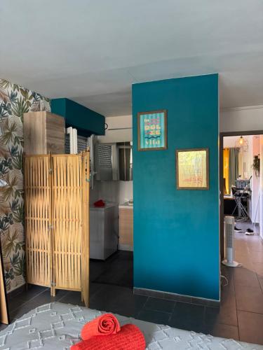 Agreable T2 traversant RDC avec terrasse - balcon - Parking 2 places - Clim portative in Alco