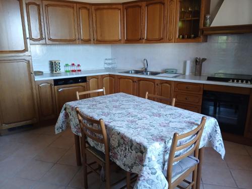Konyha, Borgo Montaner in Montefelcino