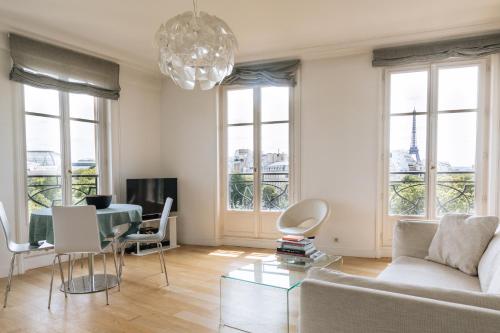 Central&Spacious 2BD Apart for 4 in Champs Elysées