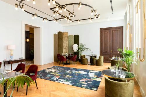 Sapphire House Antwerp Autograph Collection - image 5