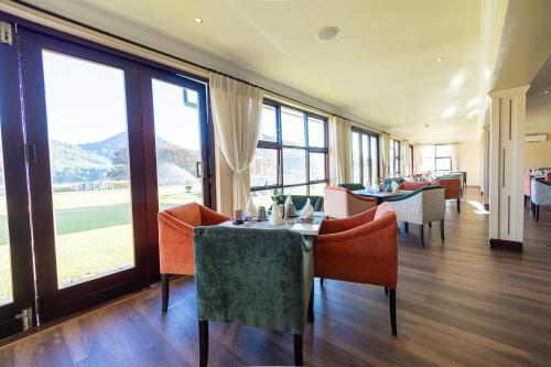 Restaurant, Troutbeck Resort in Mutare