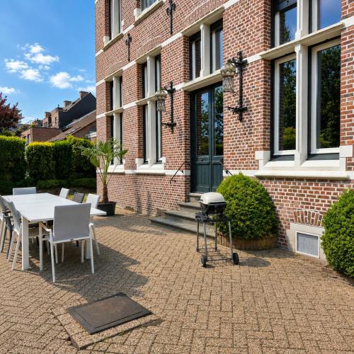 Spacious manor house with pool & playground in Essen