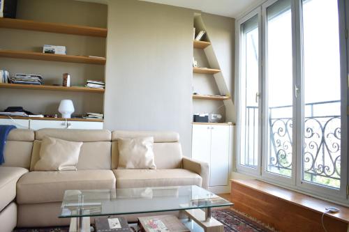 Fully Renovated Bright Studio With High View