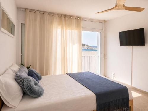 1 minute from the beach, In the heart of Roses, Side sea view Estudio