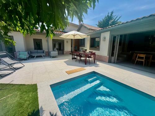 VillaNeuve 4 people full center pool parking Wi-Fi