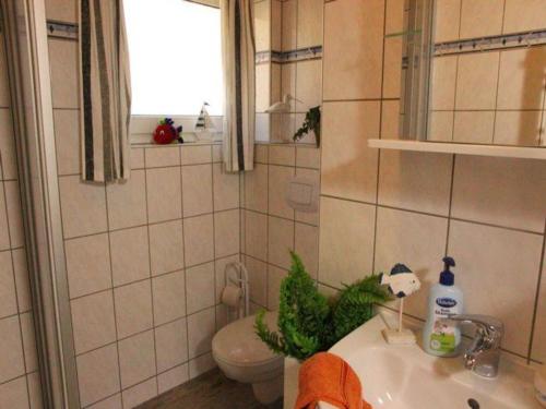 Urlaub im Grünen - Doppelbungalow mit Terrasse im Ferienpark Mirow - image 4