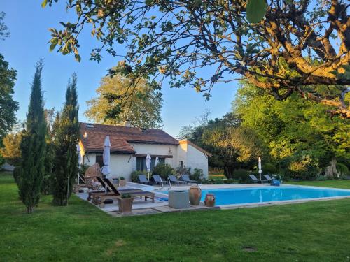 Viesnīcas āriene, La Plaine de l'Angelus Gîte - Piscine partagée & Jacuzzi Privatif (La Plaine de l'Angelus Gite - Piscine partagee & Jacuzzi Privatif) in Chailly-en-Biere (Ile-de-France)