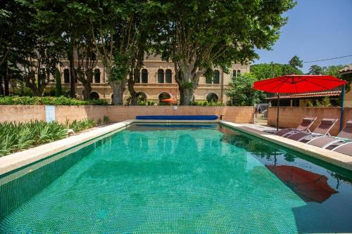 5 Family Apartments with Pool & Large Garden in Historic Pézenas Convent