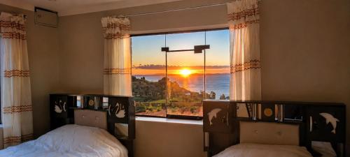 Dawn House - Lago Titicaca