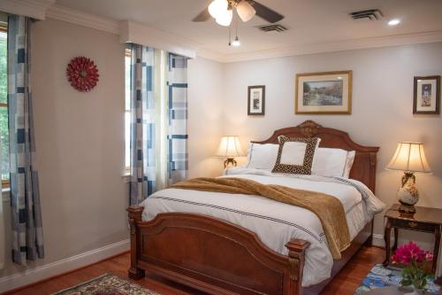 National Harbor Guesthouse - Tap to explore photos