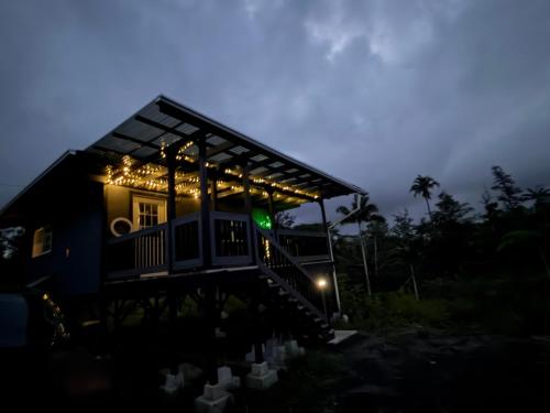 Private jungle retreat with AC and WiFi near Volcano in Hawaiian Acres (HI)