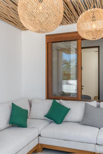 Zing - 3BR Stylish Uluwatu Villa 7 Mins to Beach - image 5