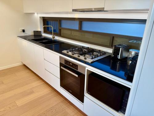 Stylish and Quality Modern One Bed Apartment in Leichhardt