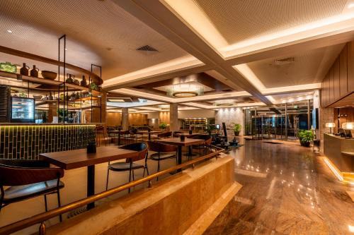ผับ/เลาจน์, ไก บีช โฮเต็ล (Gai Beach Hotel) in เลคไซด์