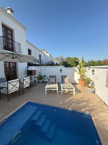 Townhouse with pool near Puerto Banus