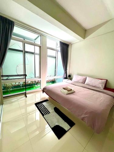 อพาร์ตเมนต์แบบสามห้องนอน (Three-Bedroom Apartment)
