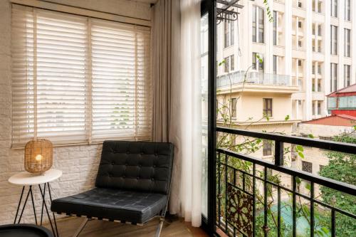 Antique Studio - French Quarter, Balcony&Free Laundry in Hoan Kiem District - Ngoc Son Temple