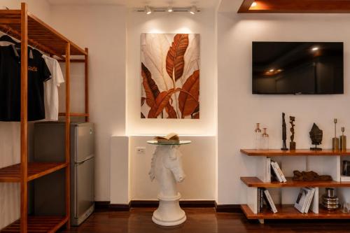 Antique Studio - French Quarter, Balcony&Free Laundry in Hoan Kiem District - Ngoc Son Temple