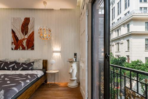 Antique Studio - French Quarter, Balcony&Free Laundry in Hoan Kiem District - Ngoc Son Temple