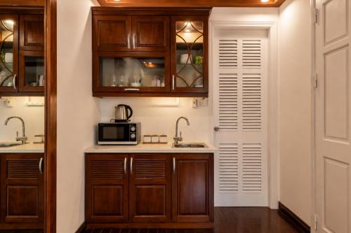 Antique Studio - French Quarter, Balcony&Free Laundry in Hoan Kiem District - Ngoc Son Temple