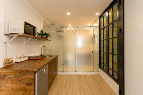 Antique Studio - French Quarter, Balcony&Free Laundry in Hoan Kiem District - Ngoc Son Temple