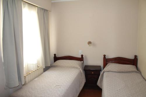 2 twin beds