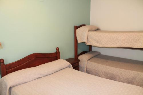 1 double bed, 1 twin bed