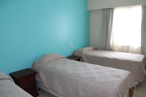 3 twin beds