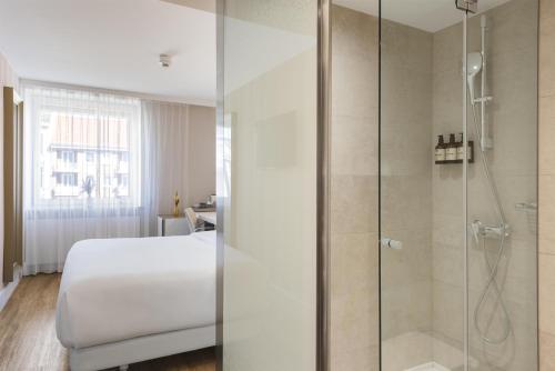 NH Hamburg Mitte Room Type - Small Standard Double or Twin Room