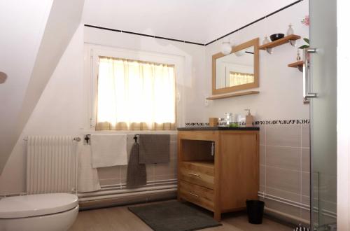 Vannas istaba, Chambre D'Hotes le Phenix in Saint-Martin-du-Vivier