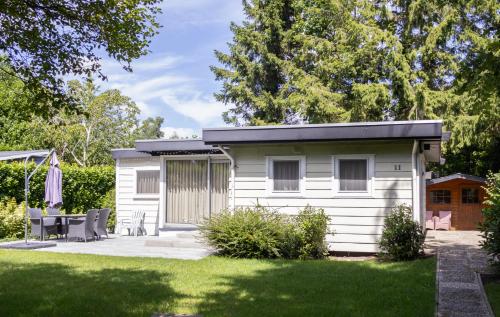 Cozy Holiday Chalet in Lemmer near the Lake