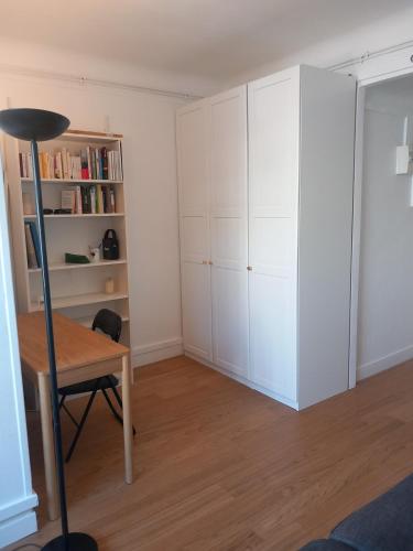 Studio for 2 people, 15th arrondissement, Convention, Montparnasse Paris